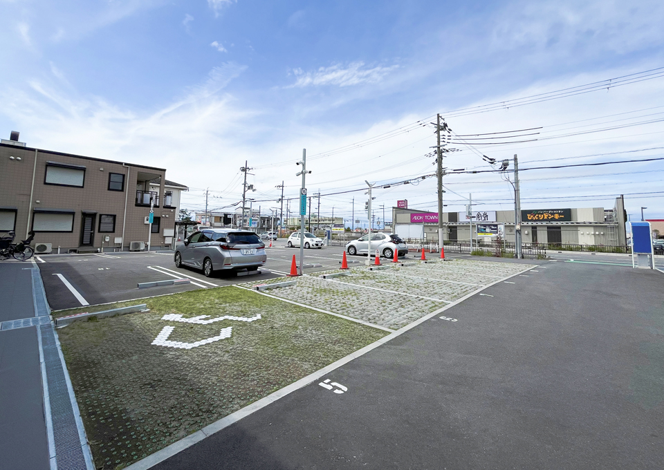 共有駐車場30台分